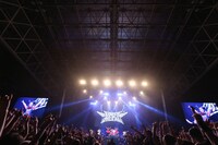 「SUMMER SONIC 2014」MOUNTAIN STAGEでパフォーマンスを披露するBABYMETAL。（Photo by Taku Fujii）