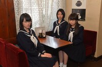 左から生田絵梨花、橋本奈々未、秋元真夏。