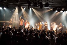 在日ファンクとstillichimiya。（撮影：寺沢美遊）