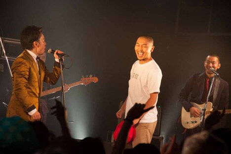 浜野謙太(在日ファンク)と田我流(stillichimiya)。(撮影:寺沢美遊)