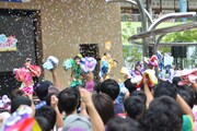 「たこやきレインボー 絶唱！なにわのレインボーツアー」東京ドームシティラクーアガーデンステージ公演の様子。