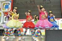 チームしゃちほこ「めざましライブ」の様子。