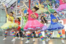 チームしゃちほこ「めざましライブ」の様子。