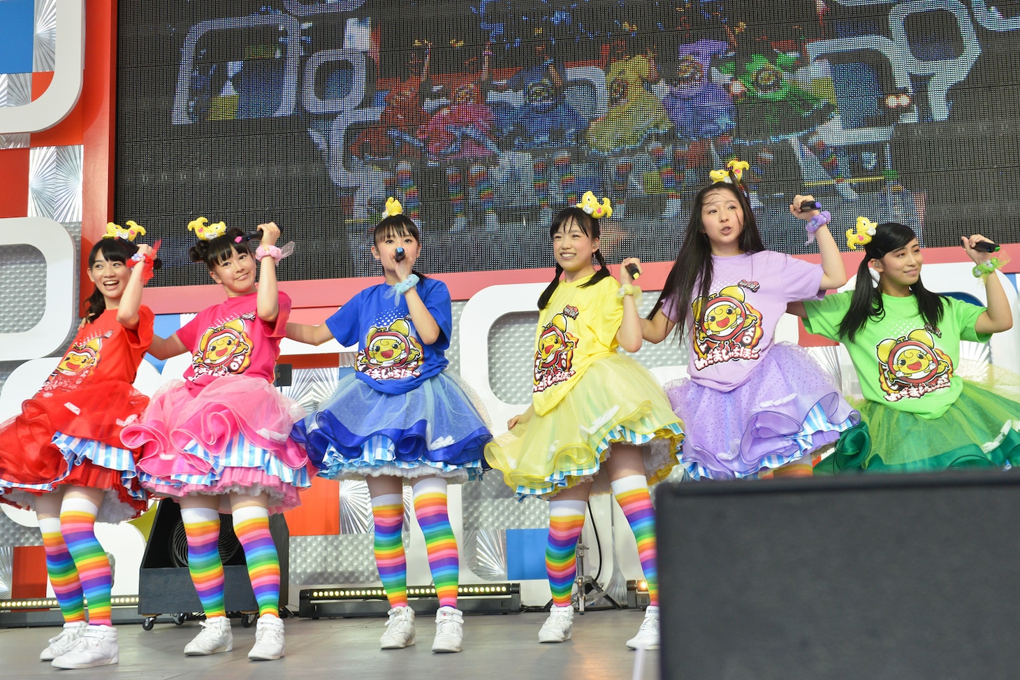 チームしゃちほこ「めざましライブ」の様子。