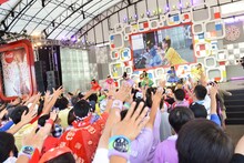 チームしゃちほこ「めざましライブ」の様子。