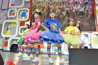 チームしゃちほこ「めざましライブ」の様子。