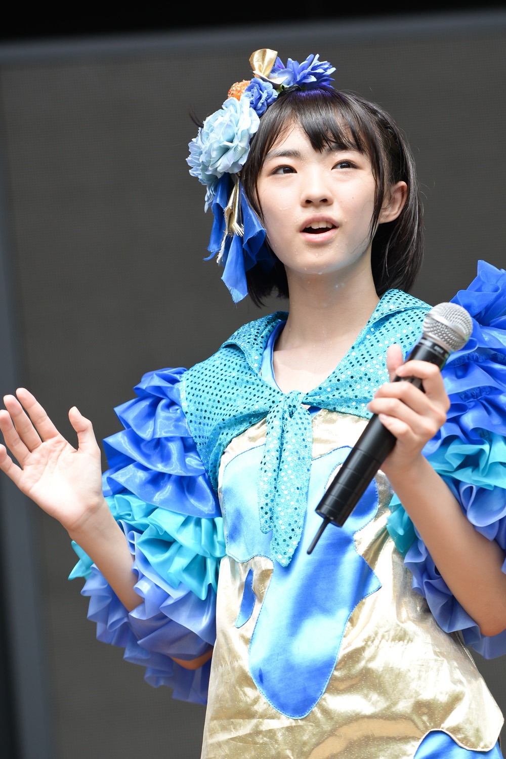 春名真依