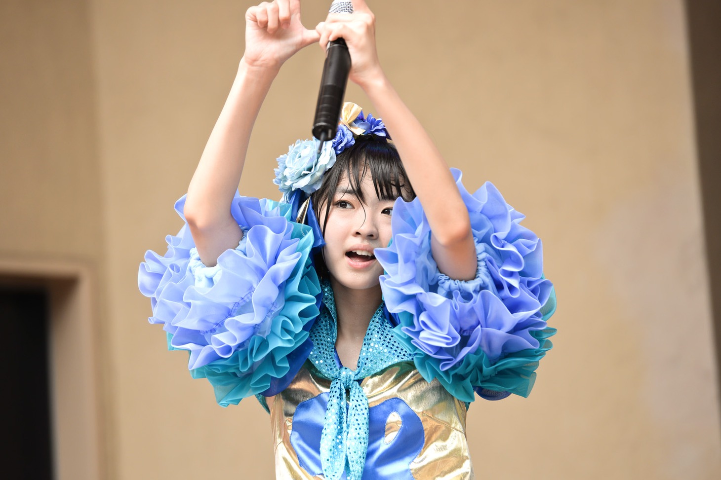 春名真依