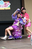 左から堀くるみ、彩木咲良。