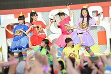 チームしゃちほこ「めざましライブ」の様子。