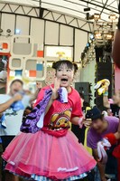 客席通路に飛び出した安藤ゆず。