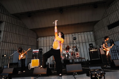 ドレスコーズ「ゴッドスピード・サマー・ヒッピーズ」の様子。（撮影：石井麻木）