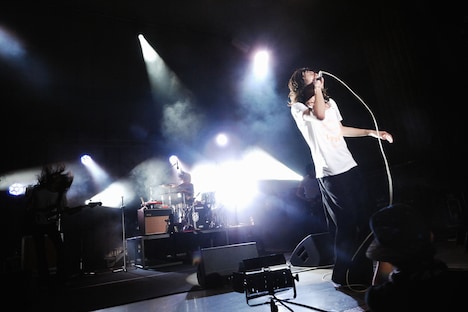 ドレスコーズ「ゴッドスピード・サマー・ヒッピーズ」の様子。（撮影：石井麻木）