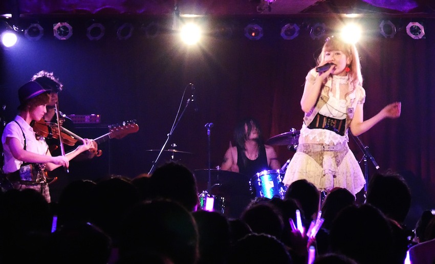 yucat「PARALLEL LIVE vol.5～知性がもたらす快楽は無限だ～」の様子。