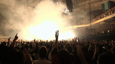 2013年に行われたUVERworld「男祭り」日本武道館公演の模様。