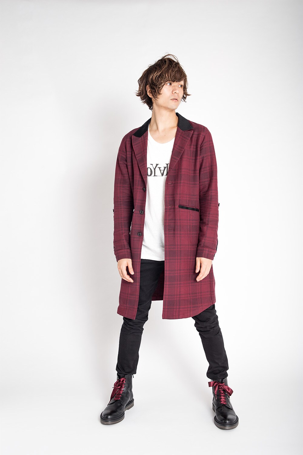 金井政人、“王子”ガウンなど4アイテムを発表 - 音楽ナタリー