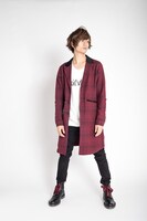 「Signature Line ft. Masato Kanai from BIGMAMA」のアイテムを着用した金井政人（BIGMAMA）。