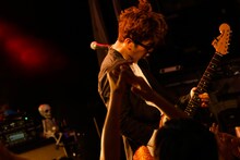 新井弘毅（ALiCE IN UNDERGROUND）（撮影：平野タカシ）