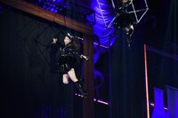 「Beginner」歌唱の様子。 (c)AKS