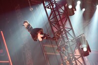 「Beginner」歌唱の様子。 (c)AKS