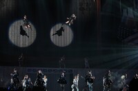 「Beginner」歌唱の様子。 (c)AKS