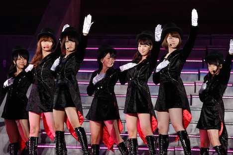 「スイングジャズメドレー」の様子。 (c)AKS