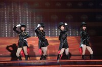 「スイングジャズメドレー」の様子。 (c)AKS