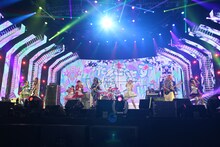 SCANDALとももいろクローバーZによる“ももいろSCANDAL”。