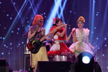 SCANDALとももいろクローバーZによる“ももいろSCANDAL”。