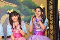 夏休みの宿題が終わっていない安藤ゆず（左）と大黒柚姫（右）のゆずゆずコンビ。