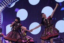 左から廣田あいか、松野莉奈（ともに私立恵比寿中学）。