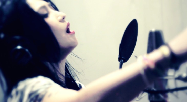 鬼束ちひろ & BILLYS SANDWITCHES「The Way To Your Heartbeat」PVのワンシーン。