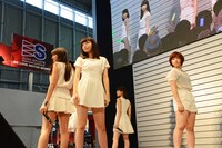 スマイレージ「嗚呼 すすきの / 地球は今日も愛を育む」リリースイベントの様子。