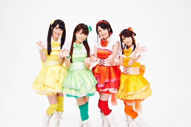 天女隊。左から花梨（大坪由佳）、水花（三森すずこ）、林檎（三上枝織）、栗（大久保瑠美）。