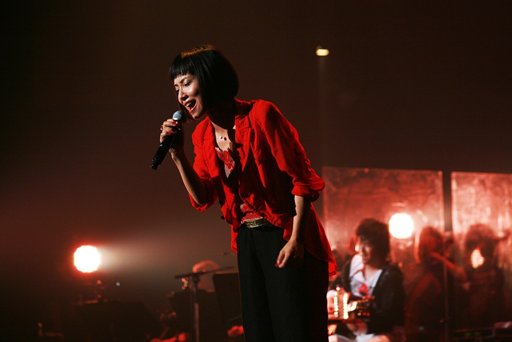 奥井亜紀（photo by Kobayashi TAXI）