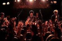 go!go!vanillas「エマージェンシーパーティー」の様子。