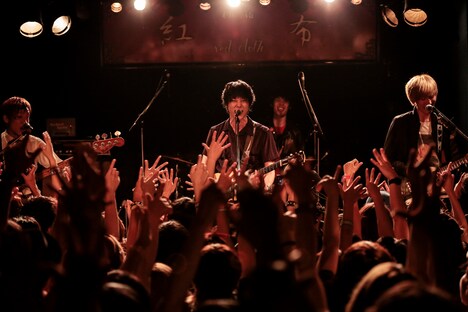 go!go!vanillas「エマージェンシーパーティー」の様子。