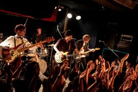 go!go!vanillas「エマージェンシーパーティー」の様子。