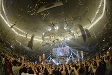 「レキシツアー もう一度遺跡について考えてみよう～大きなハニワの下で～」の様子。