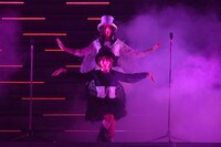 「Bird」歌唱の様子。 (c)AKS