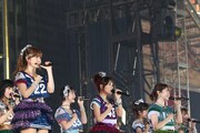 「タンポポの決心」歌唱の様子。 (c)AKS