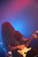 田原和憲（G / アルカラ）（撮影：高畠正人）