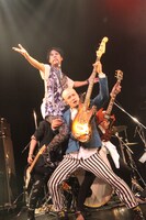 HEREのライブの様子。（撮影：高畠正人）