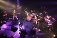 HEREのライブの様子。（撮影：高畠正人）