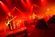 「UKFC on the Road 2014」新木場STUDIO COAST公演のTOTALFATのライブの様子。（Photo by Kazumichi Kokei）