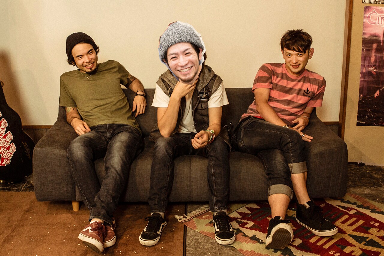 ember、ドラムUtchie脱退＆新体制でツアー