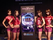 「FEVER KODA KUMI～LEGEND LIVE～」発表展示会の様子。