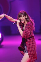 「Seventeen 夏の学園祭2014」に出演した西内まりや。