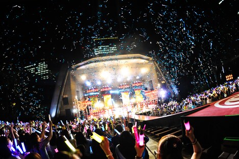 DISH// 「皿組キャンプ2014夏 in 東西2大野音」東京・日比谷野外大音楽堂公演の様子。