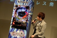 「CR T.M.Revolution」について解説するT.M.Revolution。